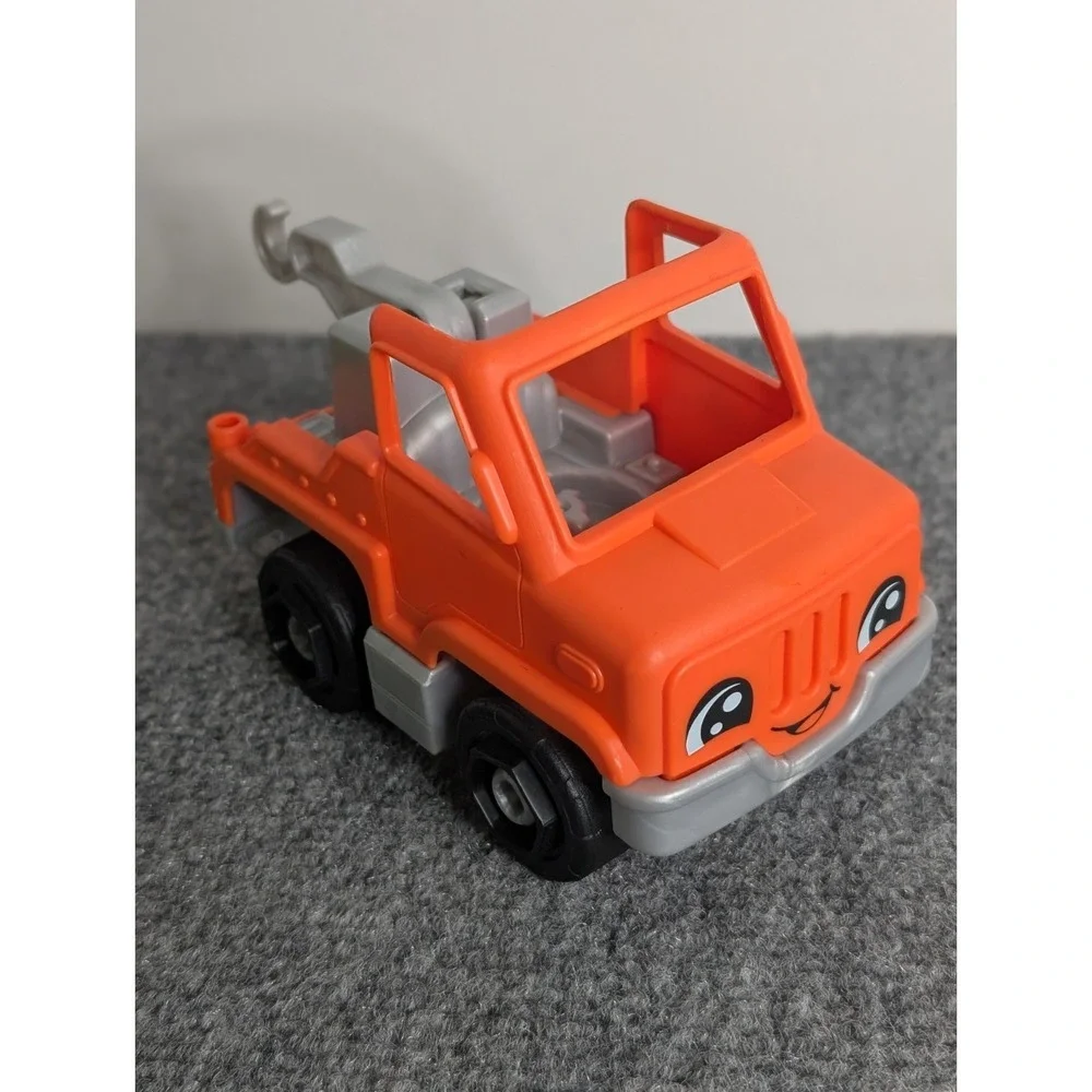 Fisher Price Little People 2023 Tow Truck With Driver And Extra Wobble Tractor‎